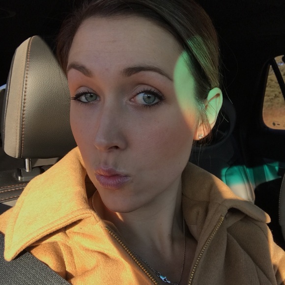 Meet your Posher, Shelby - Picture 1 of 1